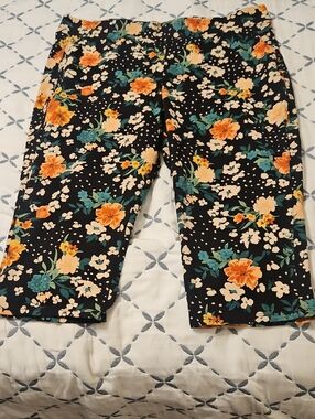 Torrid Floral Capris